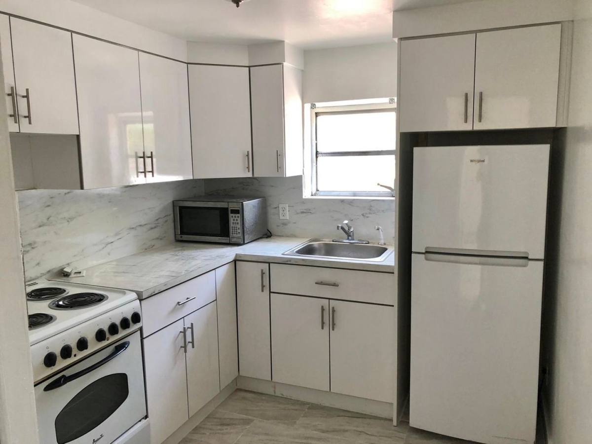 Apartment for rent at 2519 - 2521 Pierce St, Hollywood, FL 33020