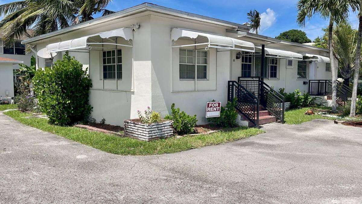 Apartment for rent at 2519 - 2521 Pierce St, Hollywood, FL 33020