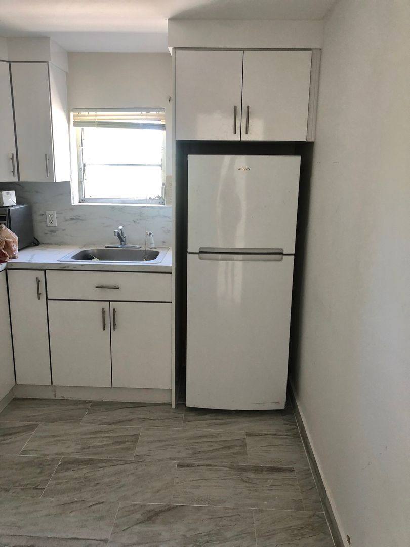 Apartment for rent at 2519 - 2521 Pierce St, Hollywood, FL 33020