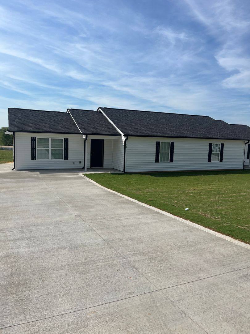 House for rent at 496 Bernice Snow Rd, Greer, SC 29651