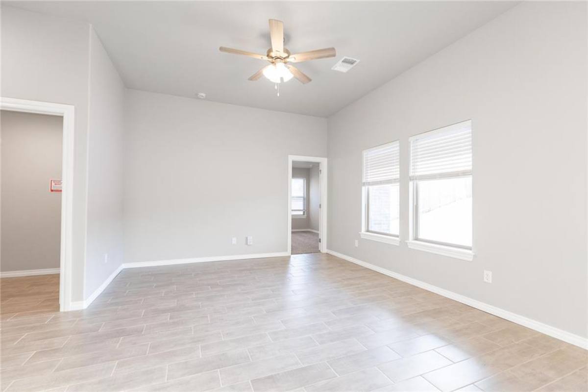 House for rent at 913 Westfall Dr, Choctaw, OK 73020