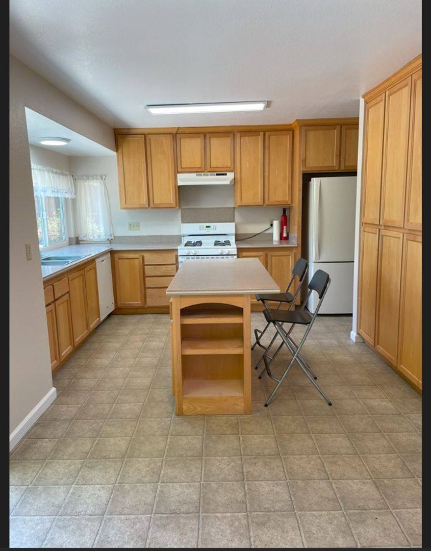 House for rent at 6076 Della Court, Rohnert Park, CA 94928