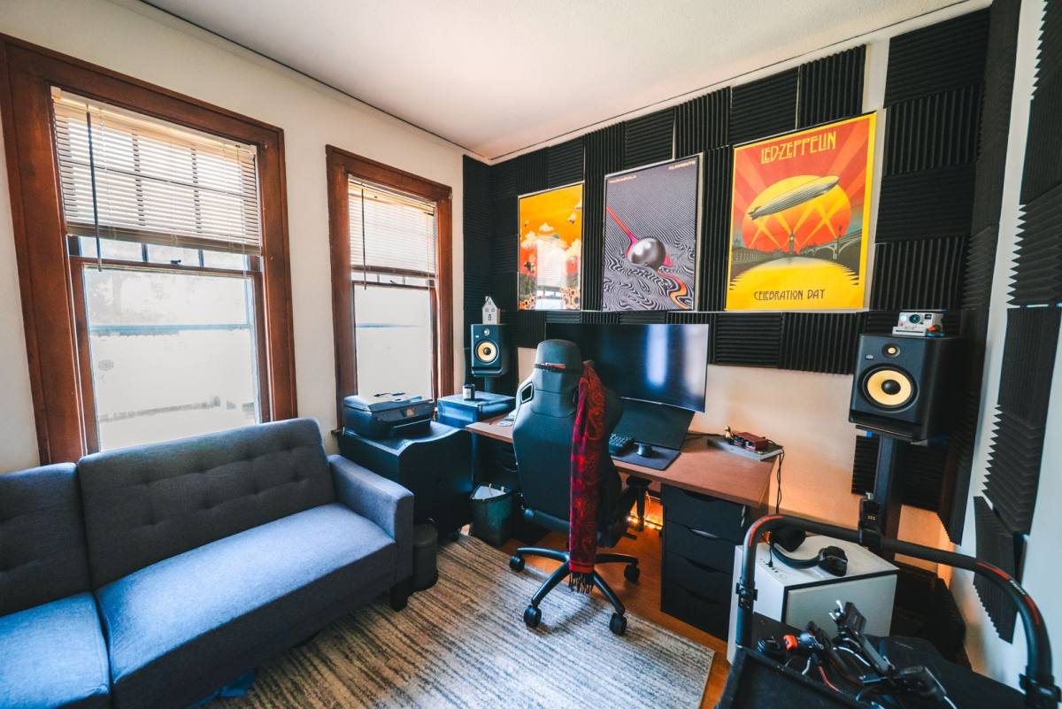 Apartment for rent at 3043-3045 N Bartlett Ave, Milwaukee, WI 53211
