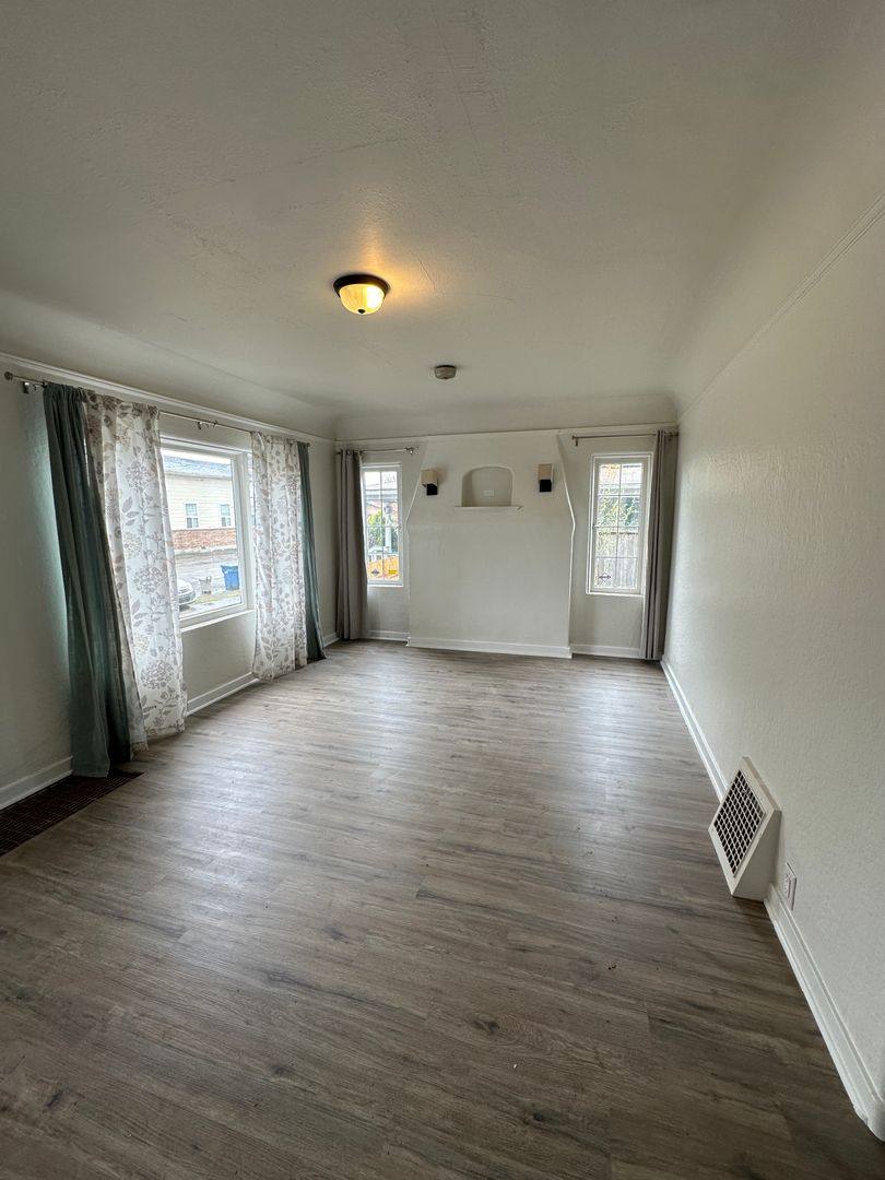 House for rent at 414 2nd Ave S, Kent, WA 98032