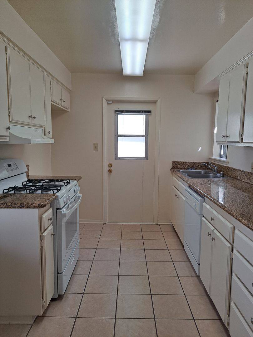 House for rent at 4430 Calhoun Ave, Sherman Oaks, CA 91423
