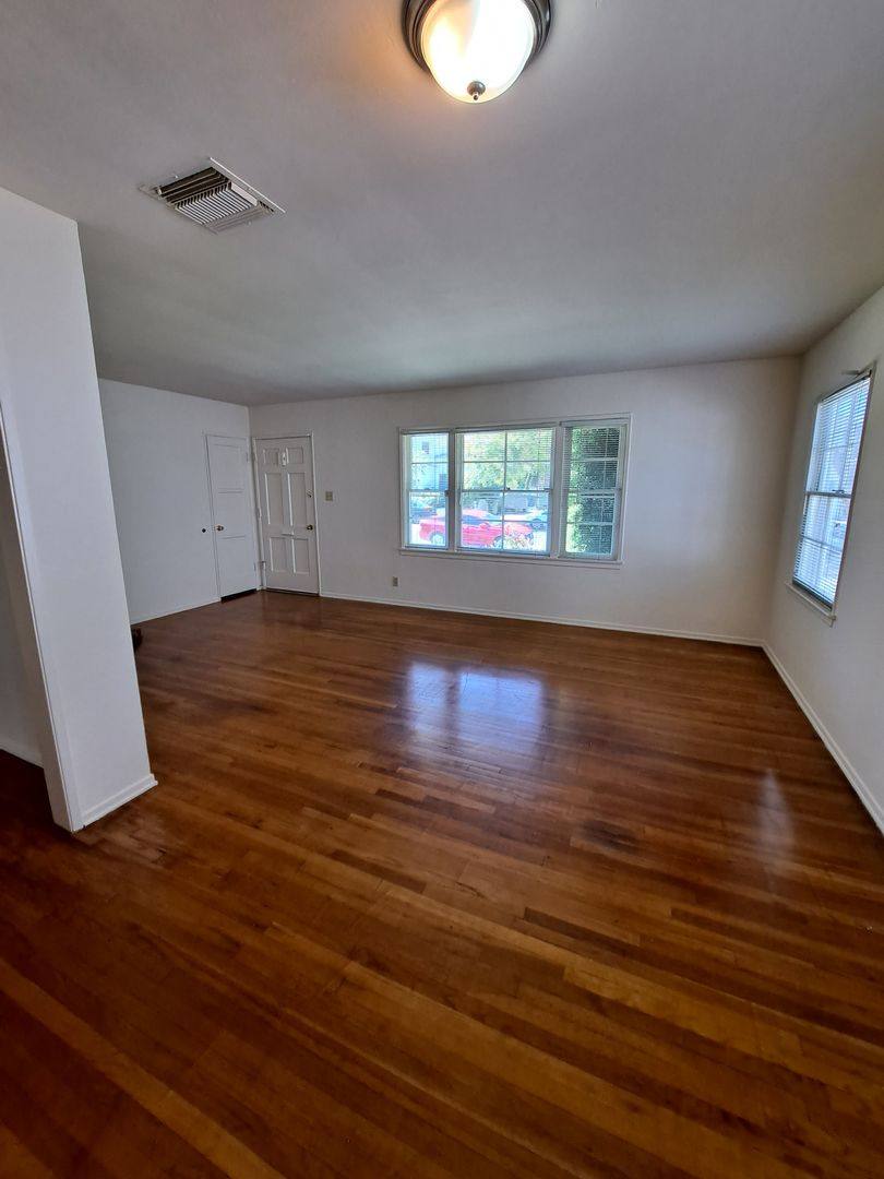 House for rent at 4430 Calhoun Ave, Sherman Oaks, CA 91423