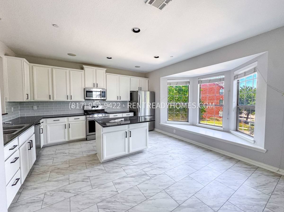 Townhouse for rent at 1495 Chase Lane, Irving, TX 75063