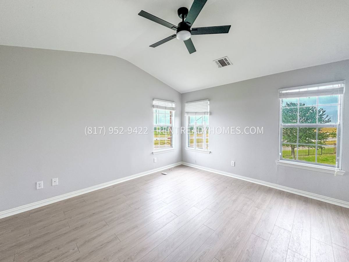 Townhouse for rent at 1495 Chase Lane, Irving, TX 75063