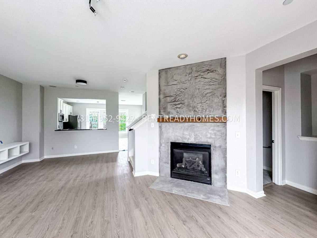 Townhouse for rent at 1495 Chase Lane, Irving, TX 75063