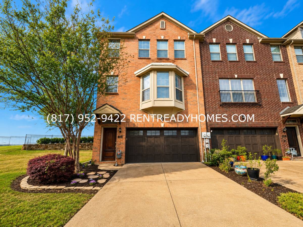 Townhouse for rent at 1495 Chase Lane, Irving, TX 75063