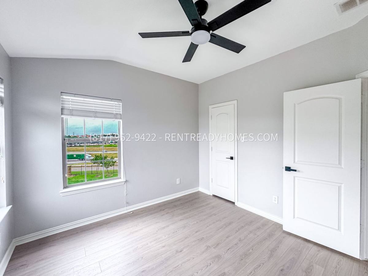 Townhouse for rent at 1495 Chase Lane, Irving, TX 75063