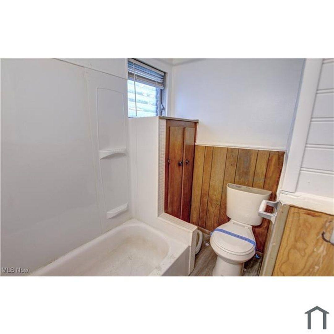 Apartment for rent at 5806 Bonna Ave, Cleveland, OH 44103