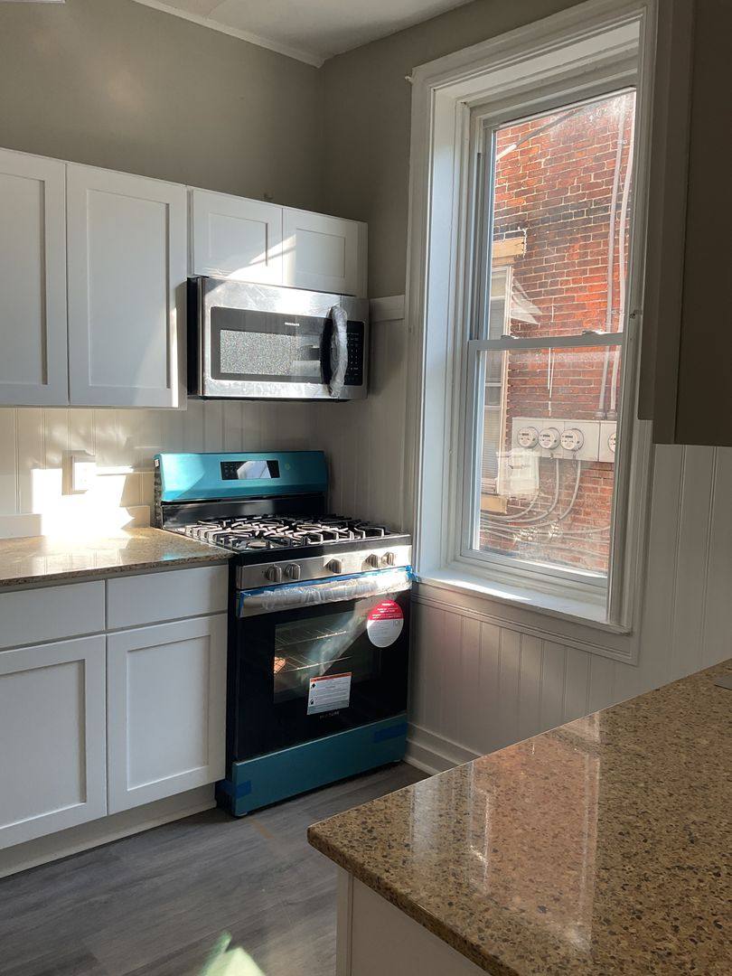 910 N 3rd St, Harrisburg, PA 17102 - Apartment for Rent - Image 2