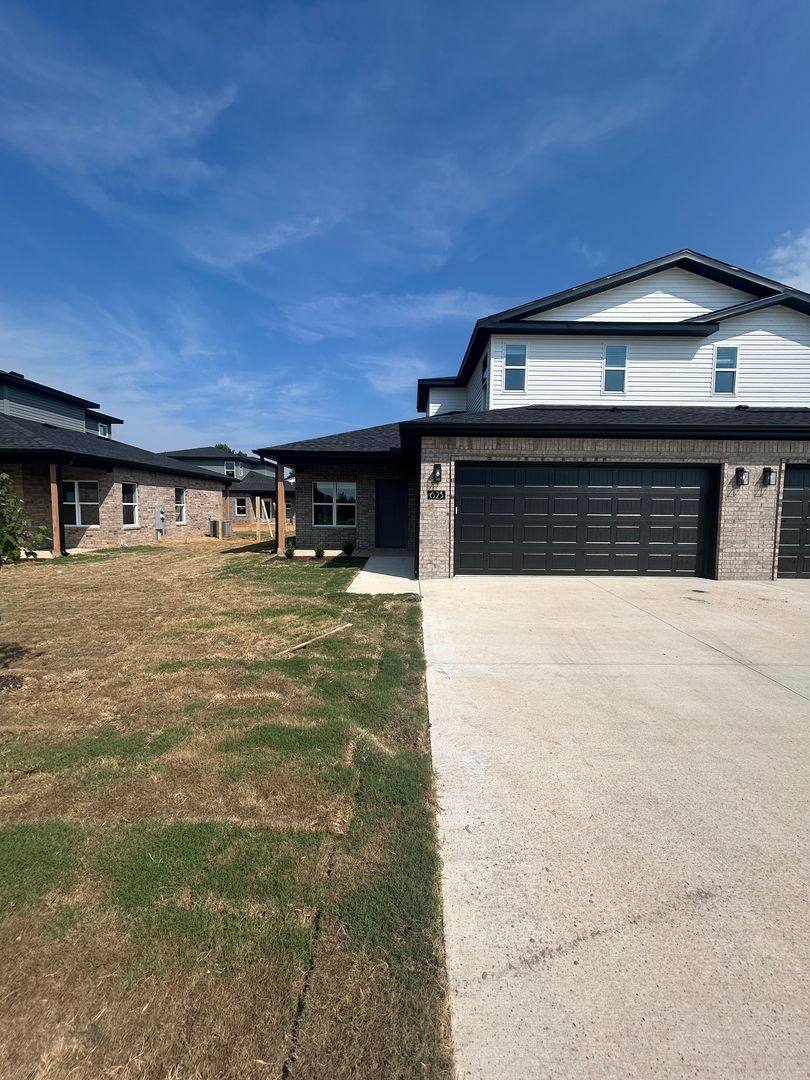Townhouse for rent at 621-623 Cosmos St, Centerton, AR 72719