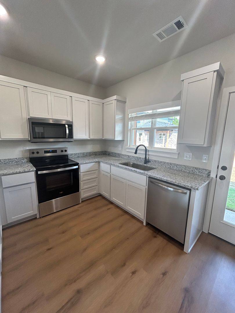 Townhouse for rent at 621-623 Cosmos St, Centerton, AR 72719