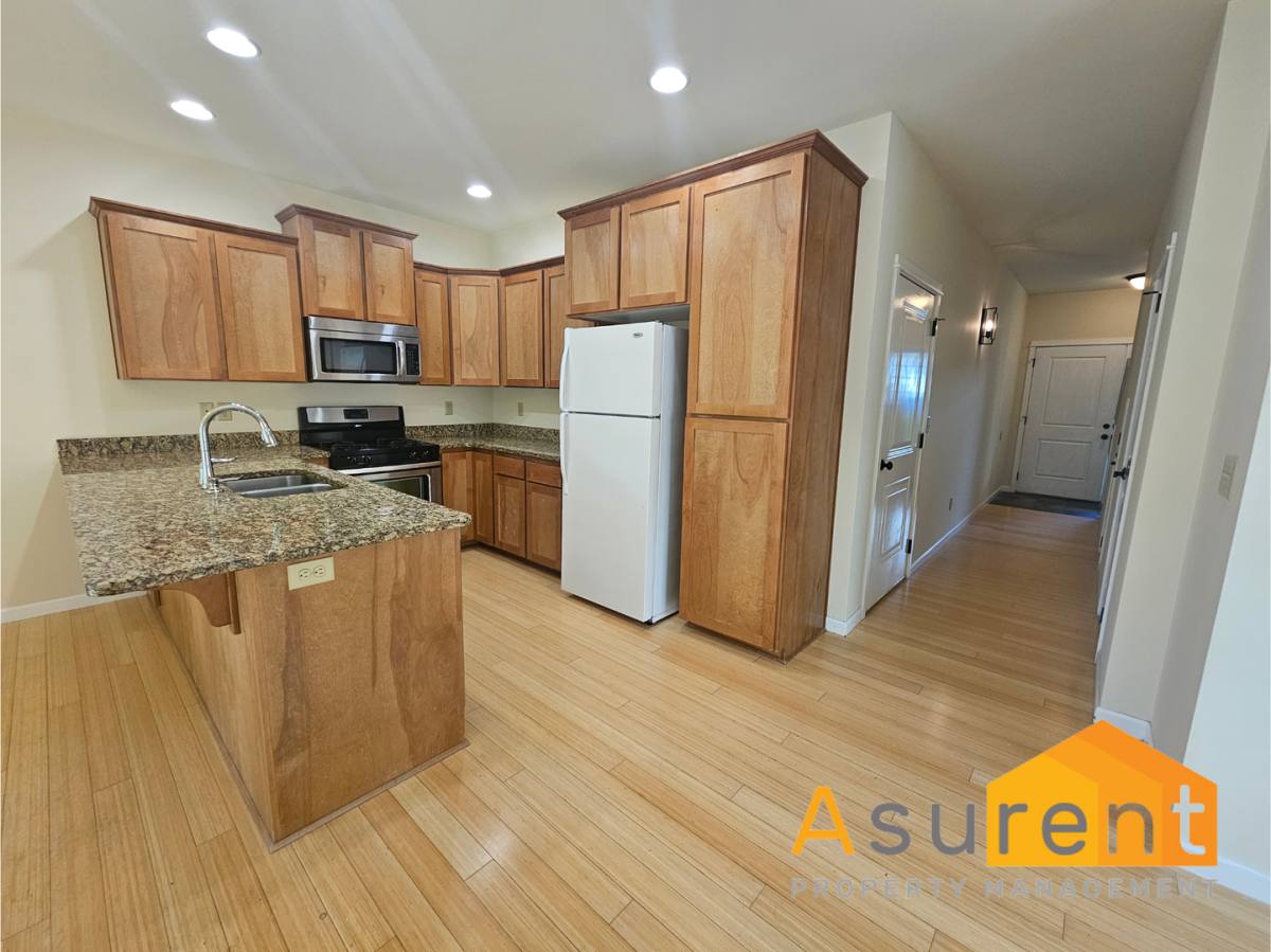 Townhouse for rent at 108 McCully Lane, Jacksonville, OR 97530