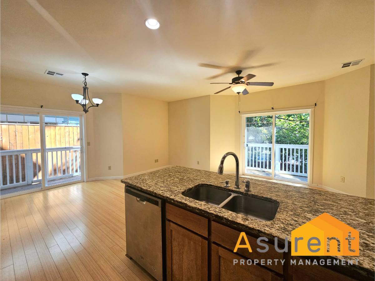 Townhouse for rent at 108 McCully Lane, Jacksonville, OR 97530