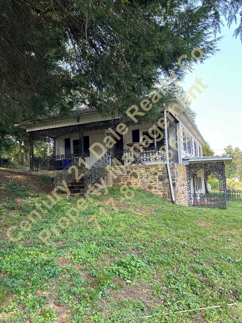 House for rent at 868 Ridge Rd, Airville, PA 17302