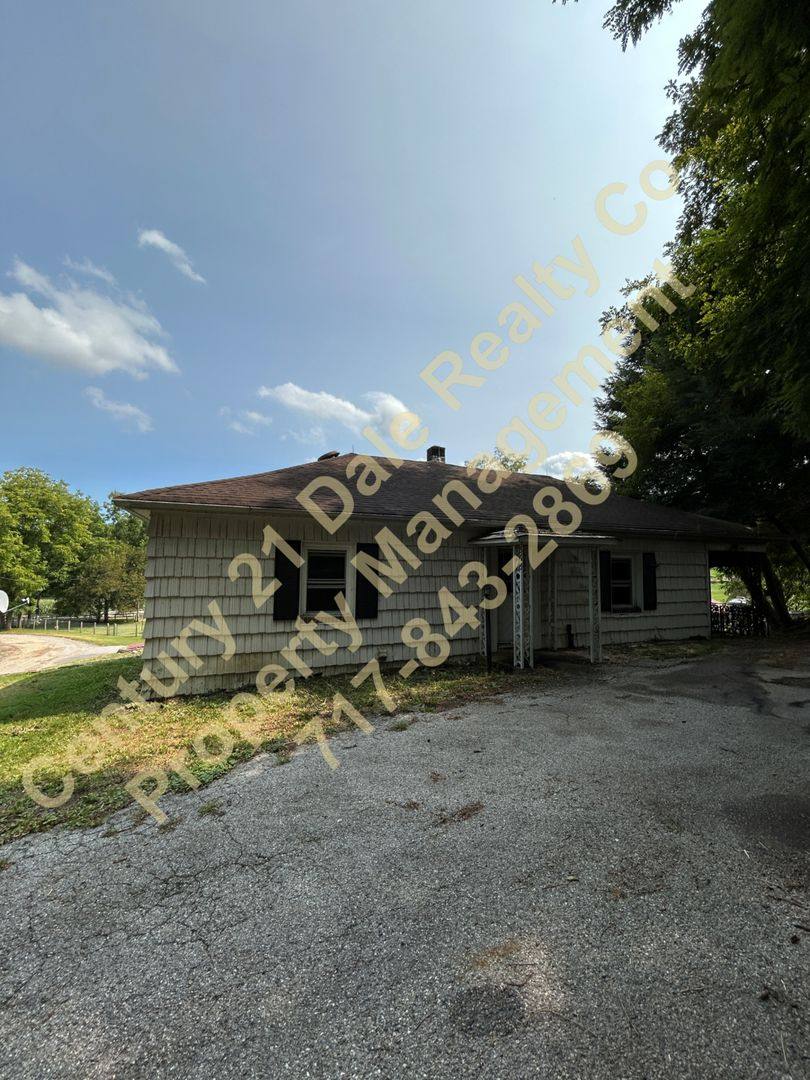 House for rent at 868 Ridge Rd, Airville, PA 17302