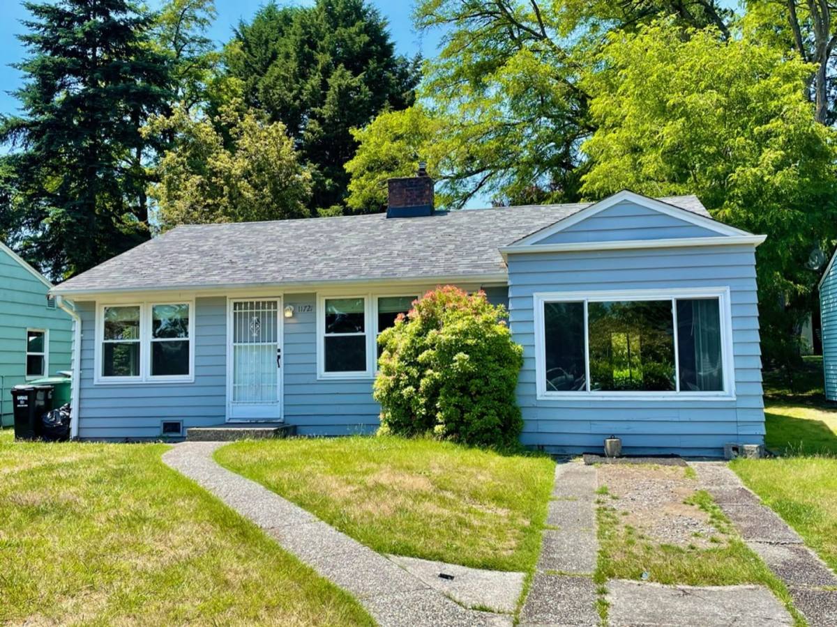 House for rent at 11721 Roosevelt Way NE, Seattle, WA 98125