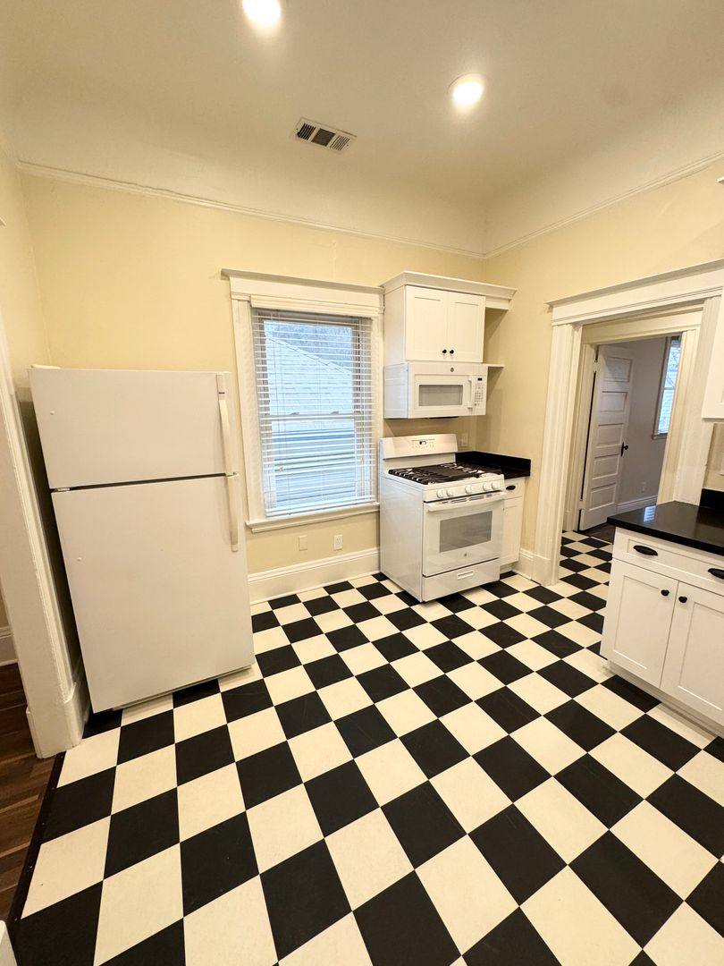 Apartment for rent at 2215 P St, Sacramento, CA 95816