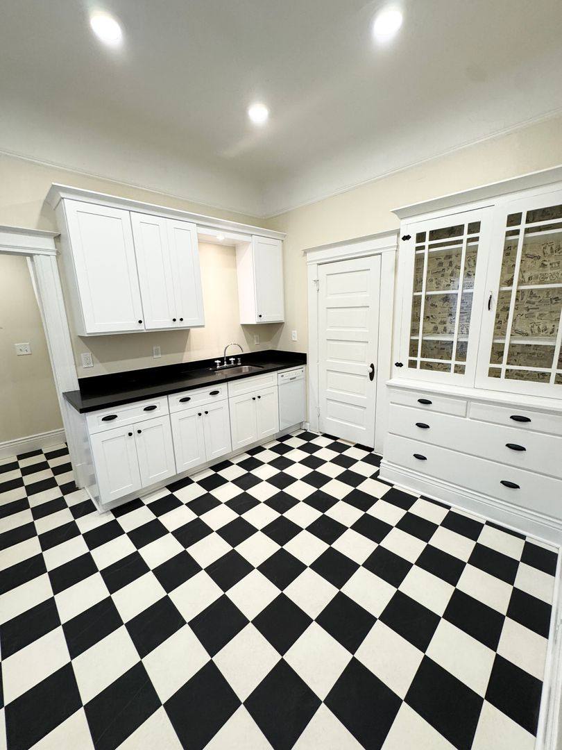 Apartment for rent at 2215 P St, Sacramento, CA 95816