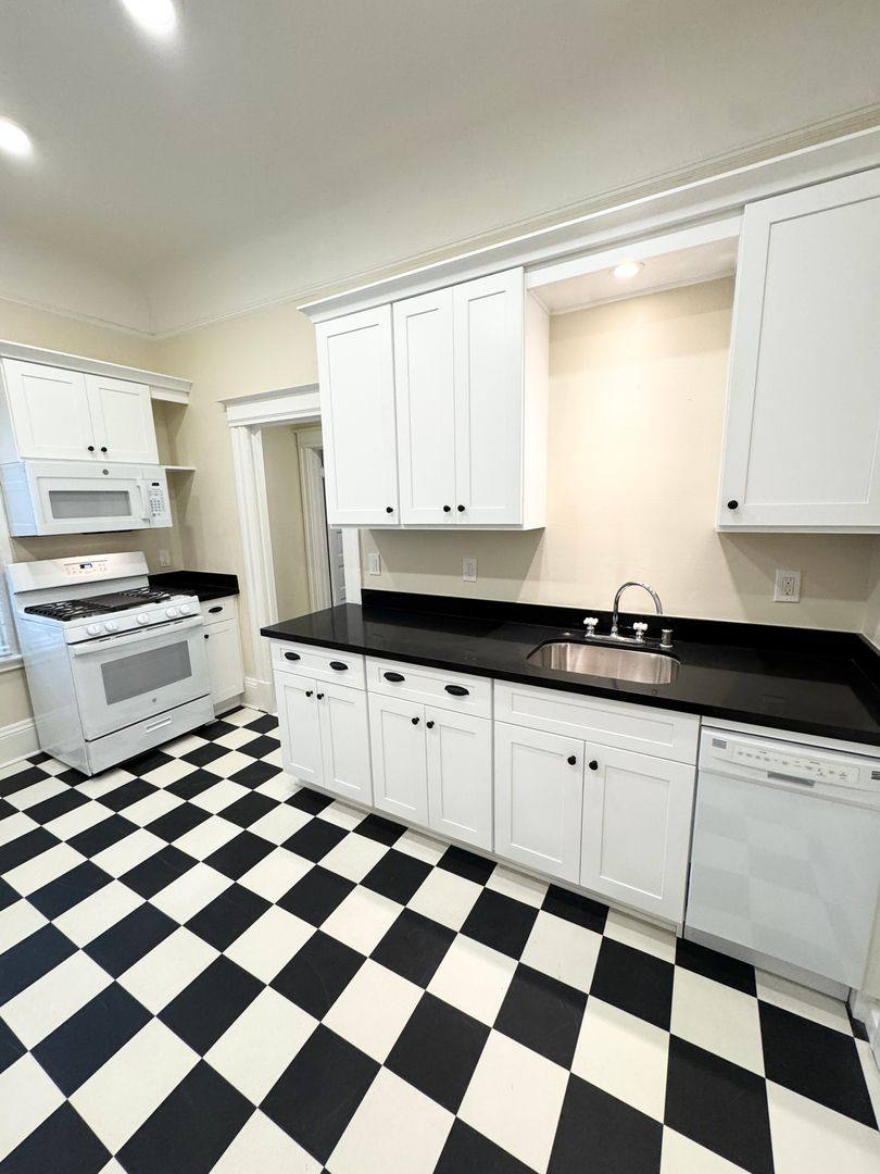 Apartment for rent at 2215 P St, Sacramento, CA 95816