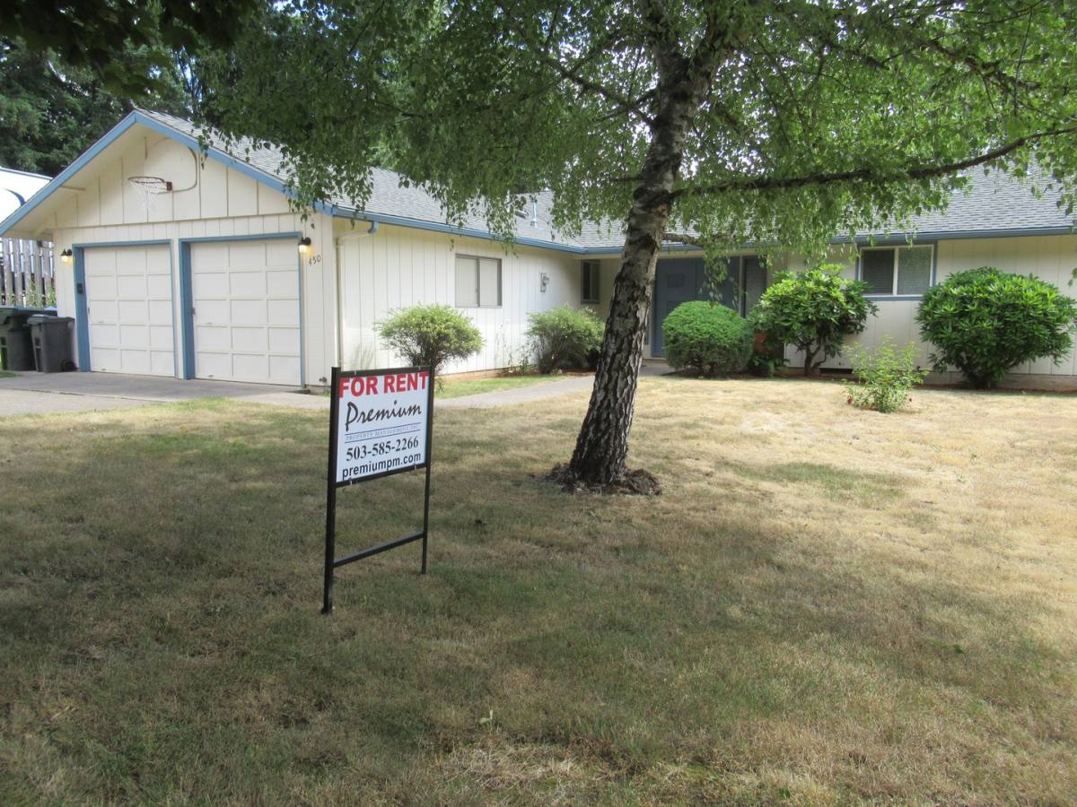 House for rent at 450 Lori Ave SE, Salem, OR 97302