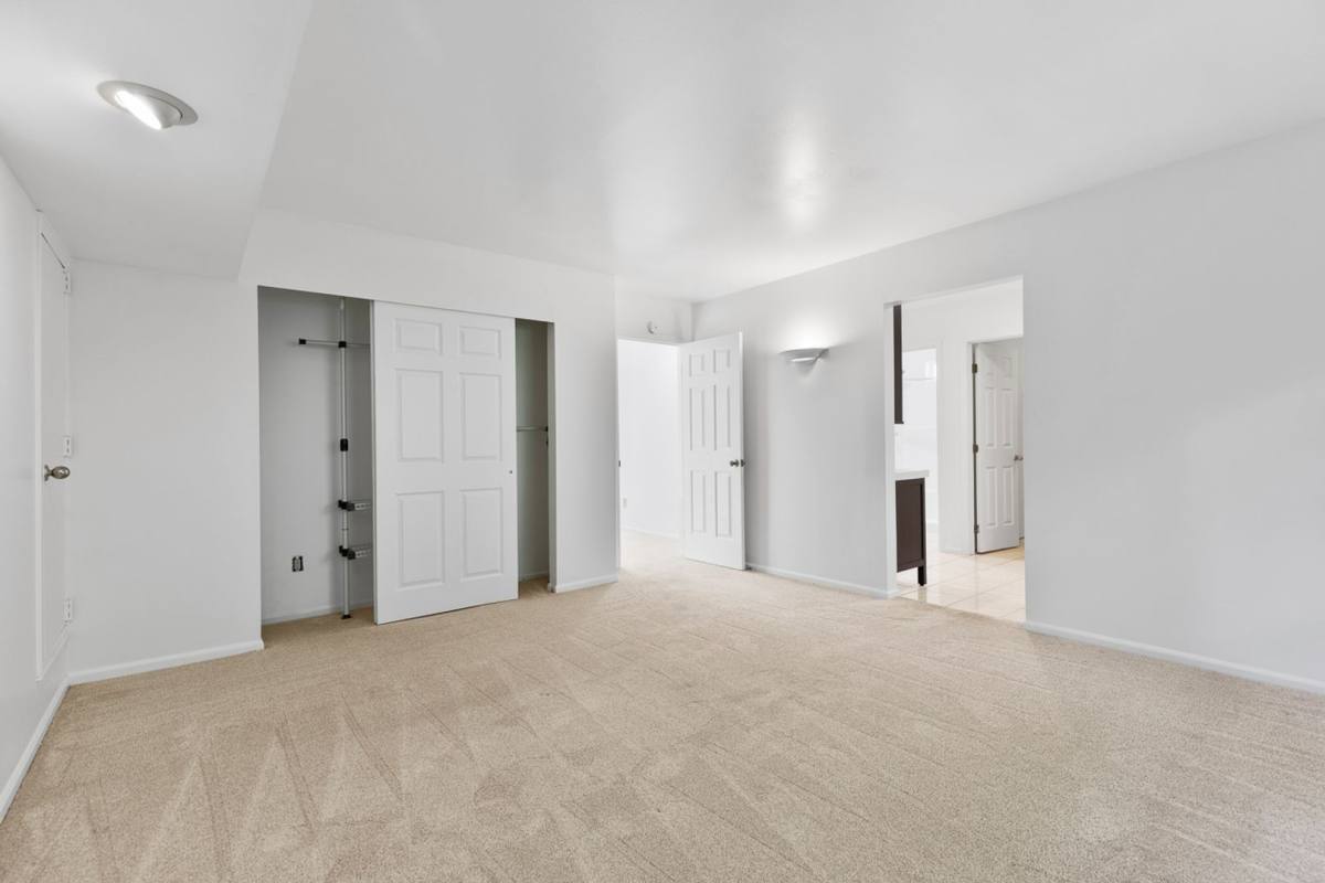 House for rent at 6814 119th Ave SE, Bellevue, WA 98006