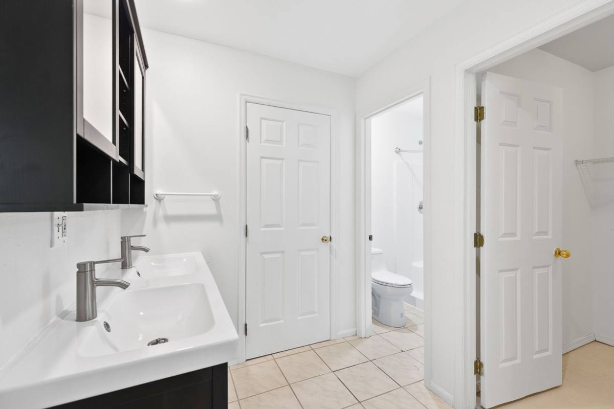 House for rent at 6814 119th Ave SE, Bellevue, WA 98006