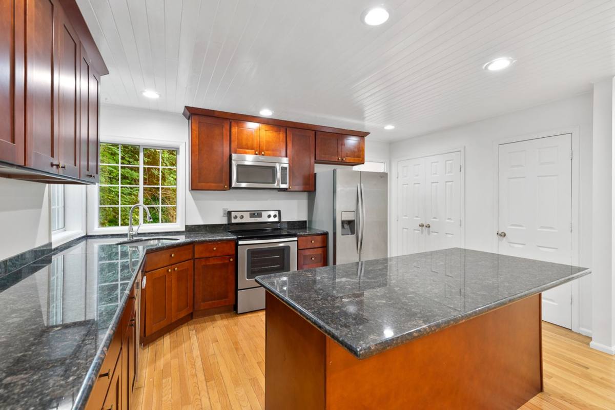 House for rent at 6814 119th Ave SE, Bellevue, WA 98006