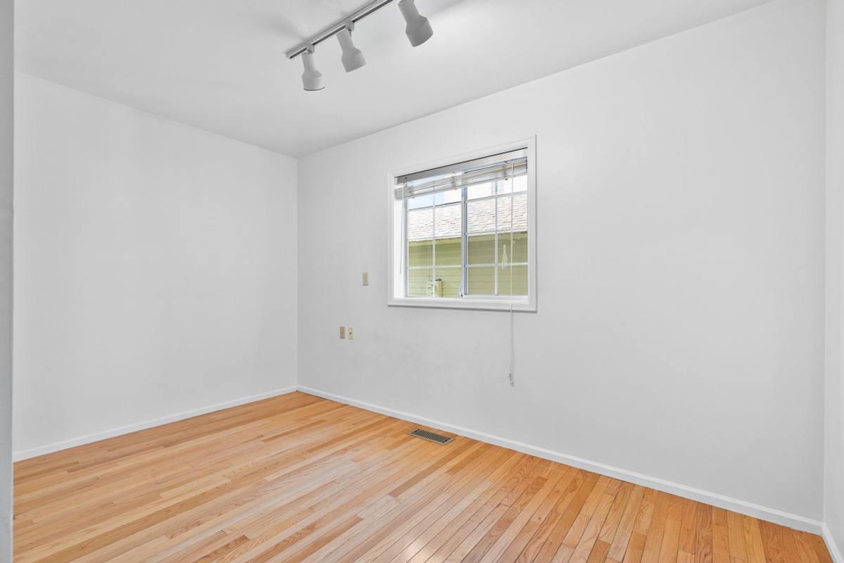 House for rent at 6814 119th Ave SE, Bellevue, WA 98006