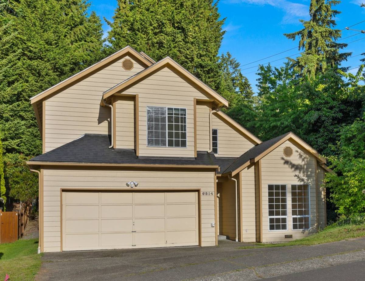 House for rent at 6814 119th Ave SE, Bellevue, WA 98006
