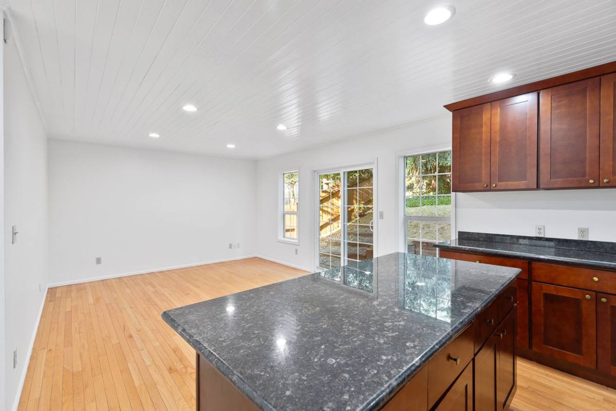 House for rent at 6814 119th Ave SE, Bellevue, WA 98006
