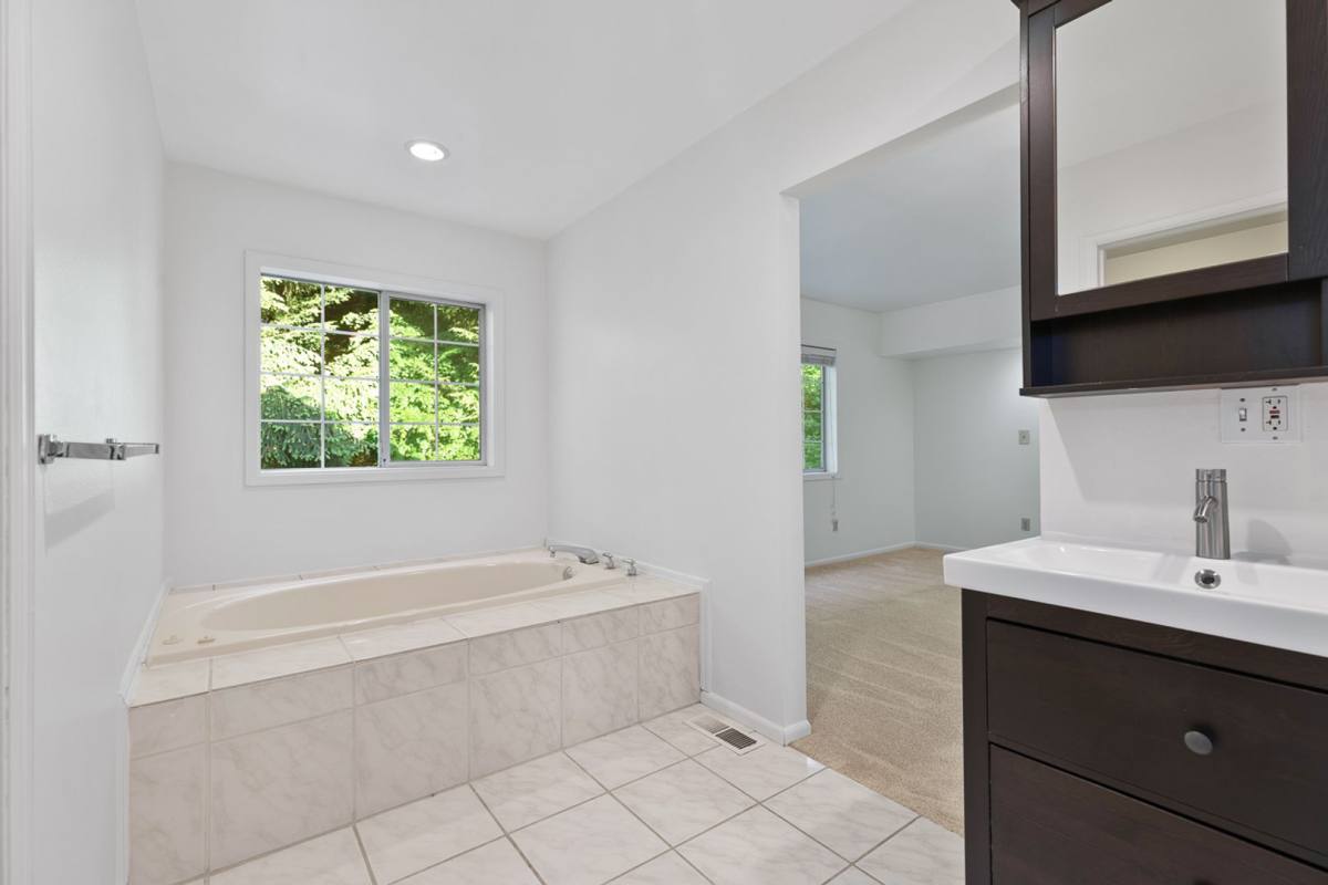 House for rent at 6814 119th Ave SE, Bellevue, WA 98006