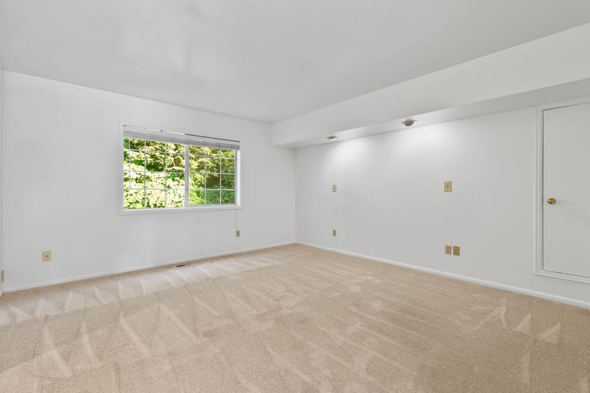 House for rent at 6814 119th Ave SE, Bellevue, WA 98006