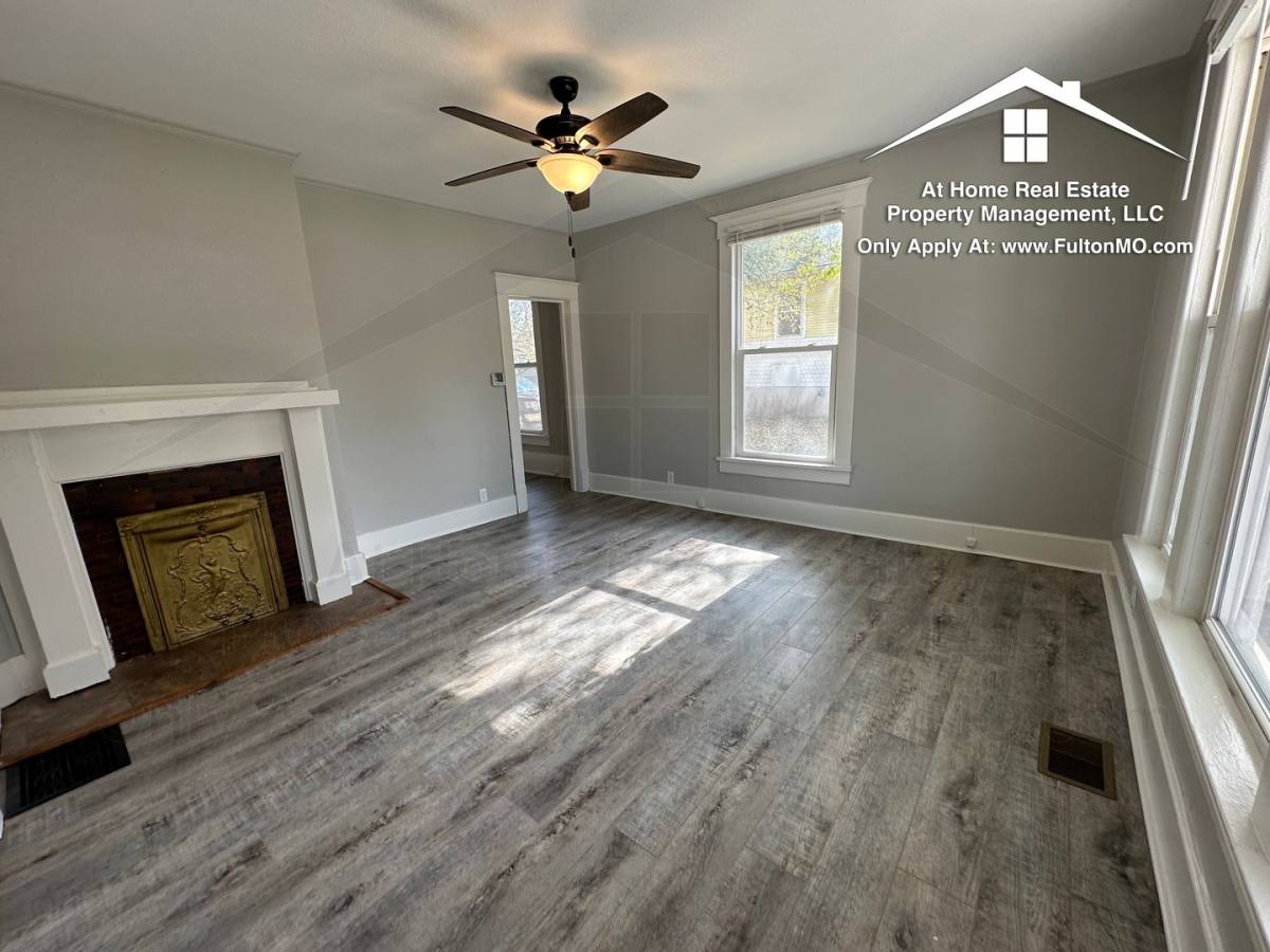 Apartment for rent at 1016 Bluff St, Fulton, MO 65251