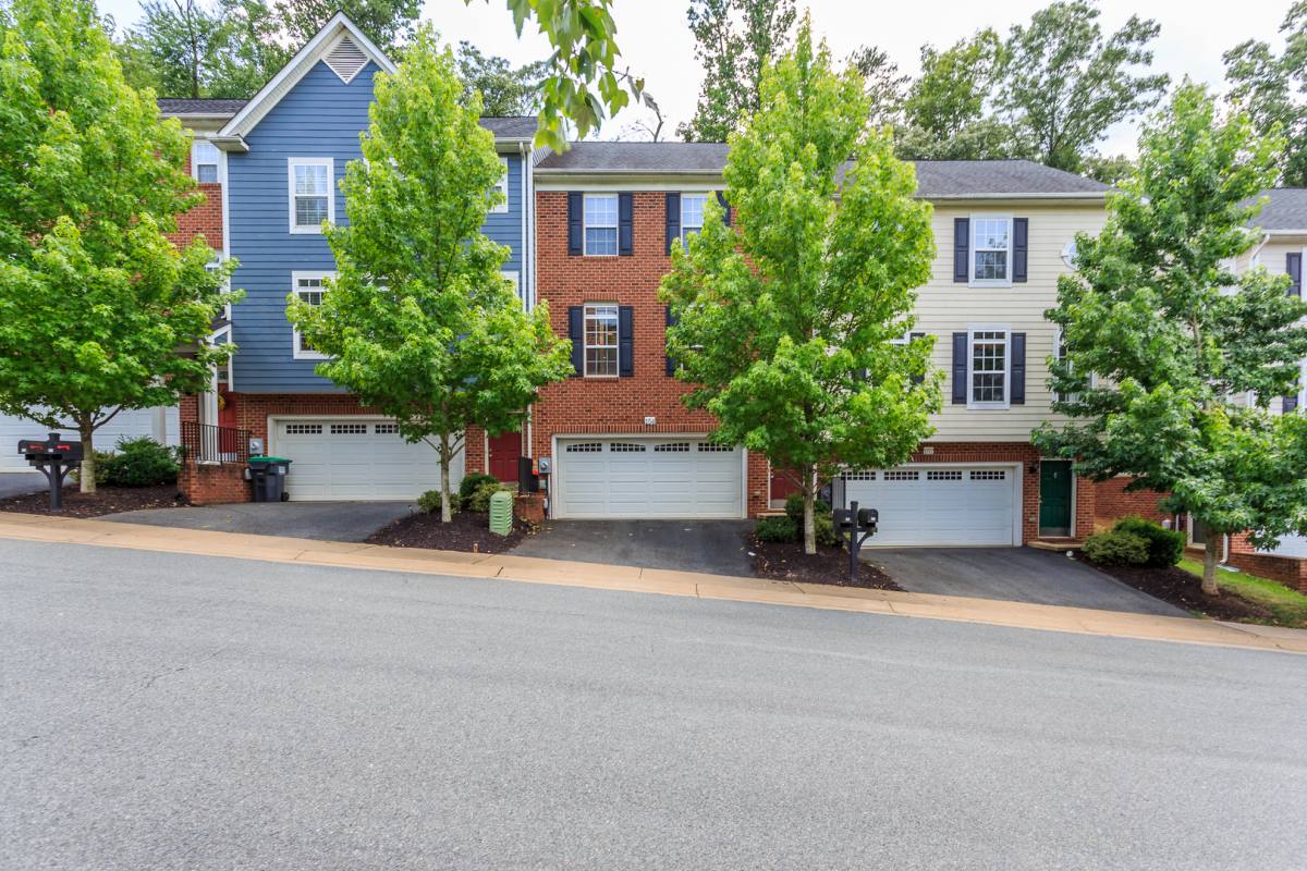 Townhouse for rent at 154 Brookwood Dr, Charlottesville, VA 22902