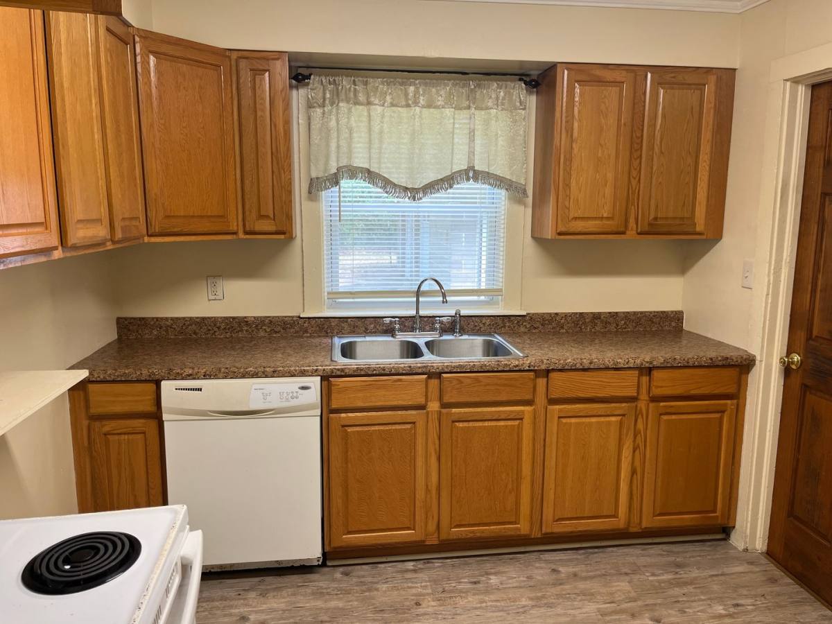 House for rent at 328 Williamsburg St NE, Aiken, SC 29801