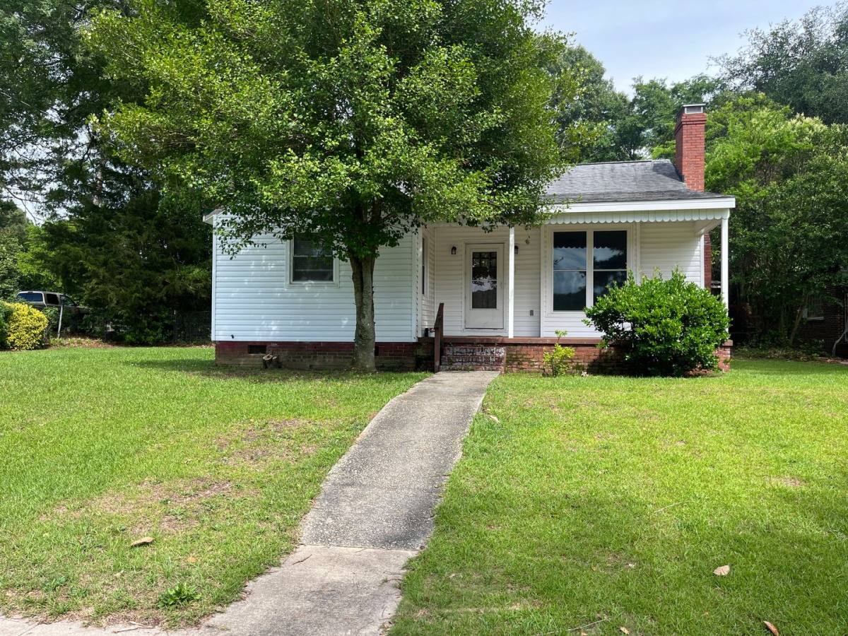 House for rent at 328 Williamsburg St NE, Aiken, SC 29801