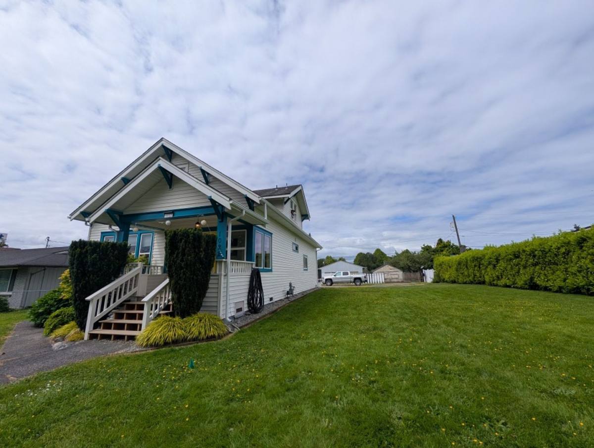 Apartment for rent at 1022 Oakes Ave, Everett, WA 98201