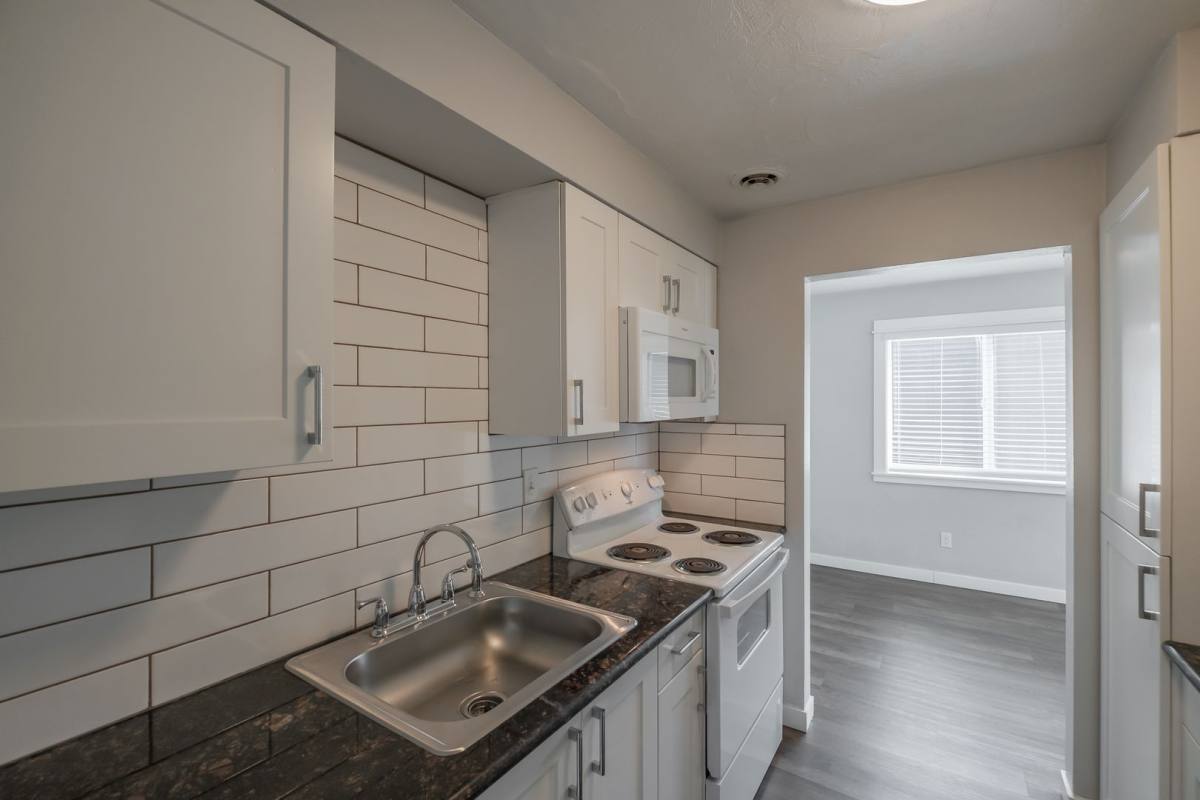 Apartment for rent at 208 5th Ave SE, Albany, OR 97321