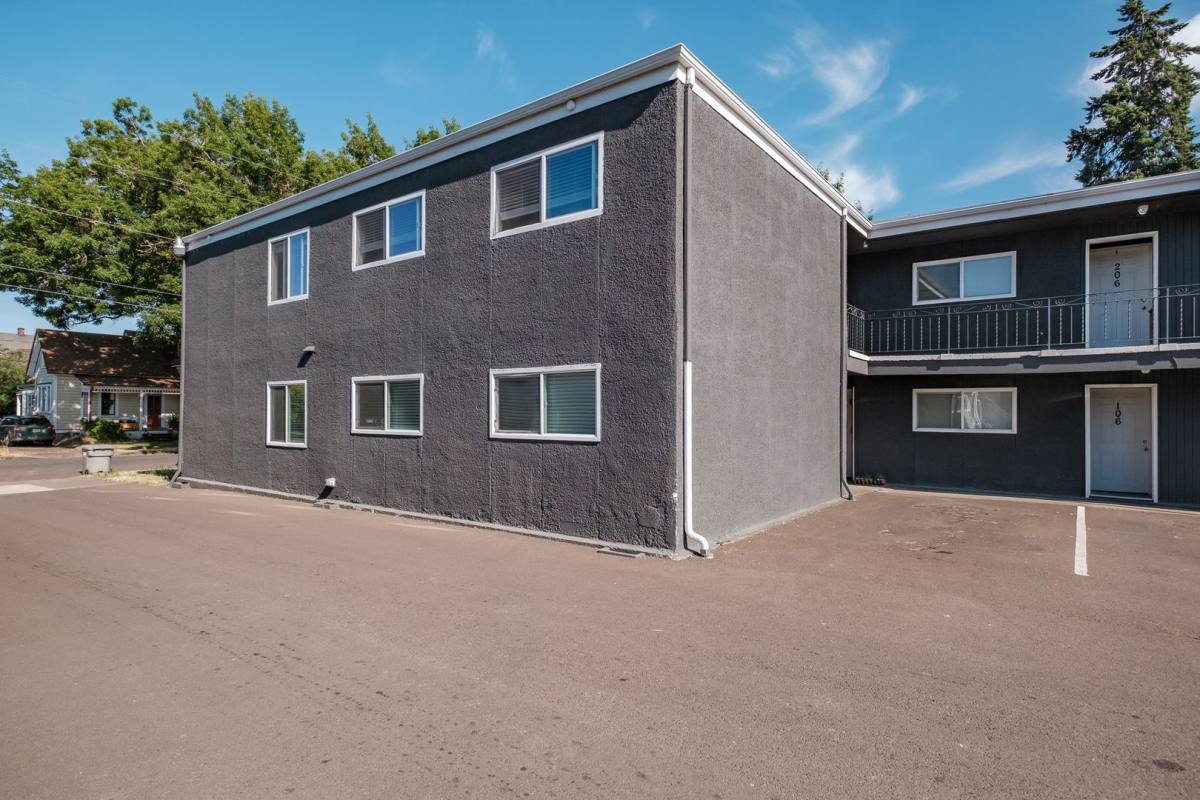Apartment for rent at 208 5th Ave SE, Albany, OR 97321