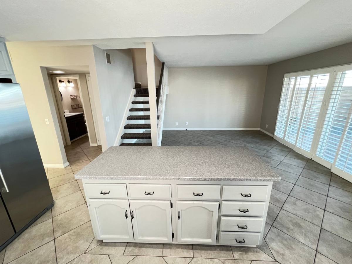 Townhouse for rent at 6943 E Shorecrest Dr, Anaheim, CA 92807