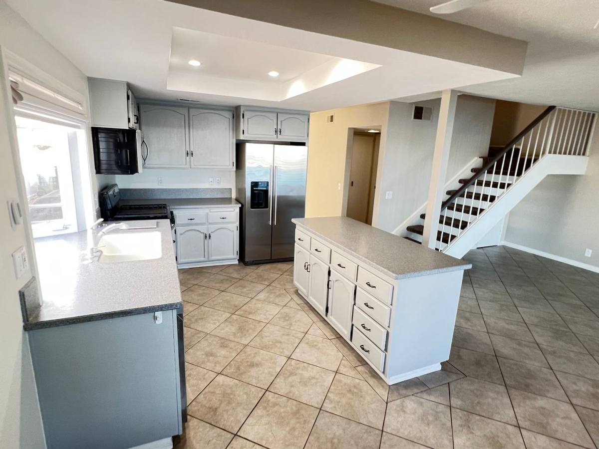 Townhouse for rent at 6943 E Shorecrest Dr, Anaheim, CA 92807