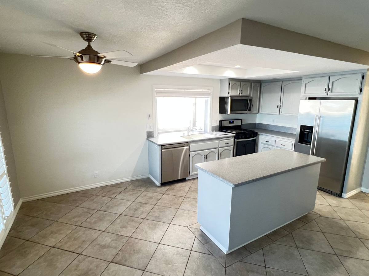 Townhouse for rent at 6943 E Shorecrest Dr, Anaheim, CA 92807