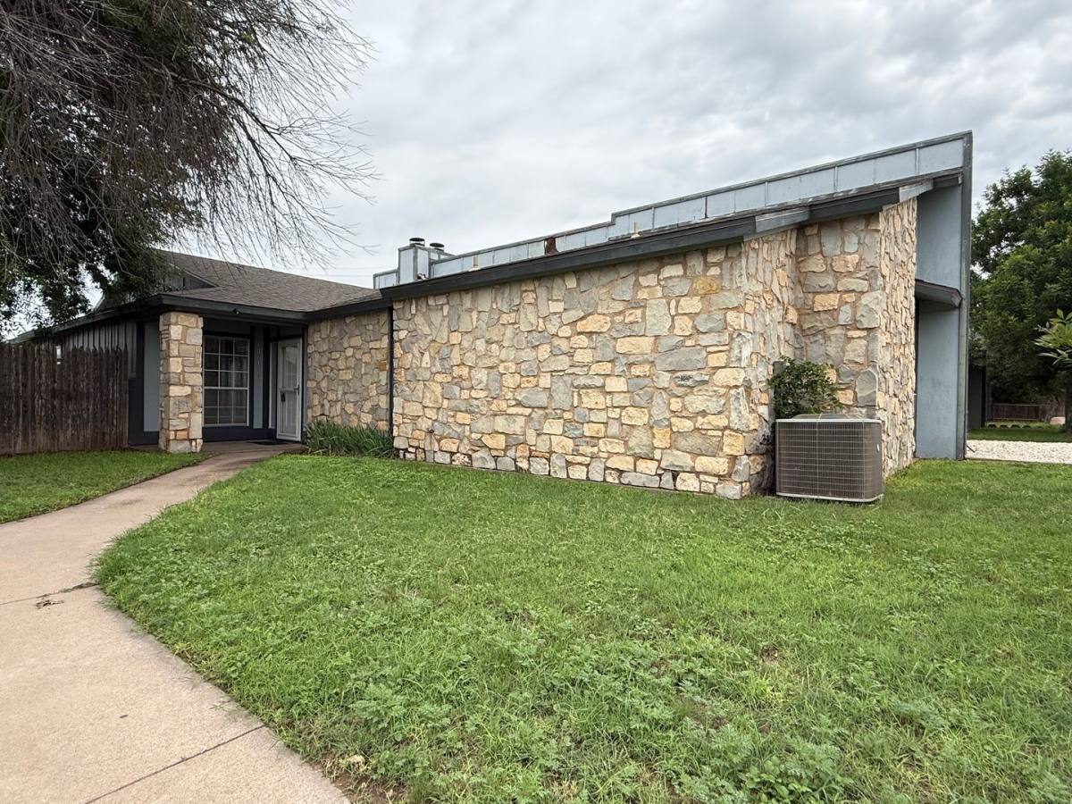Townhouse for rent at 1001 Todd Lane, San Angelo, TX 76903