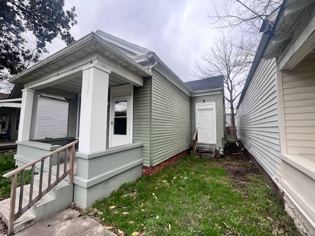 Apartment for rent at 2716 S 6th St, Louisville, KY 40208
