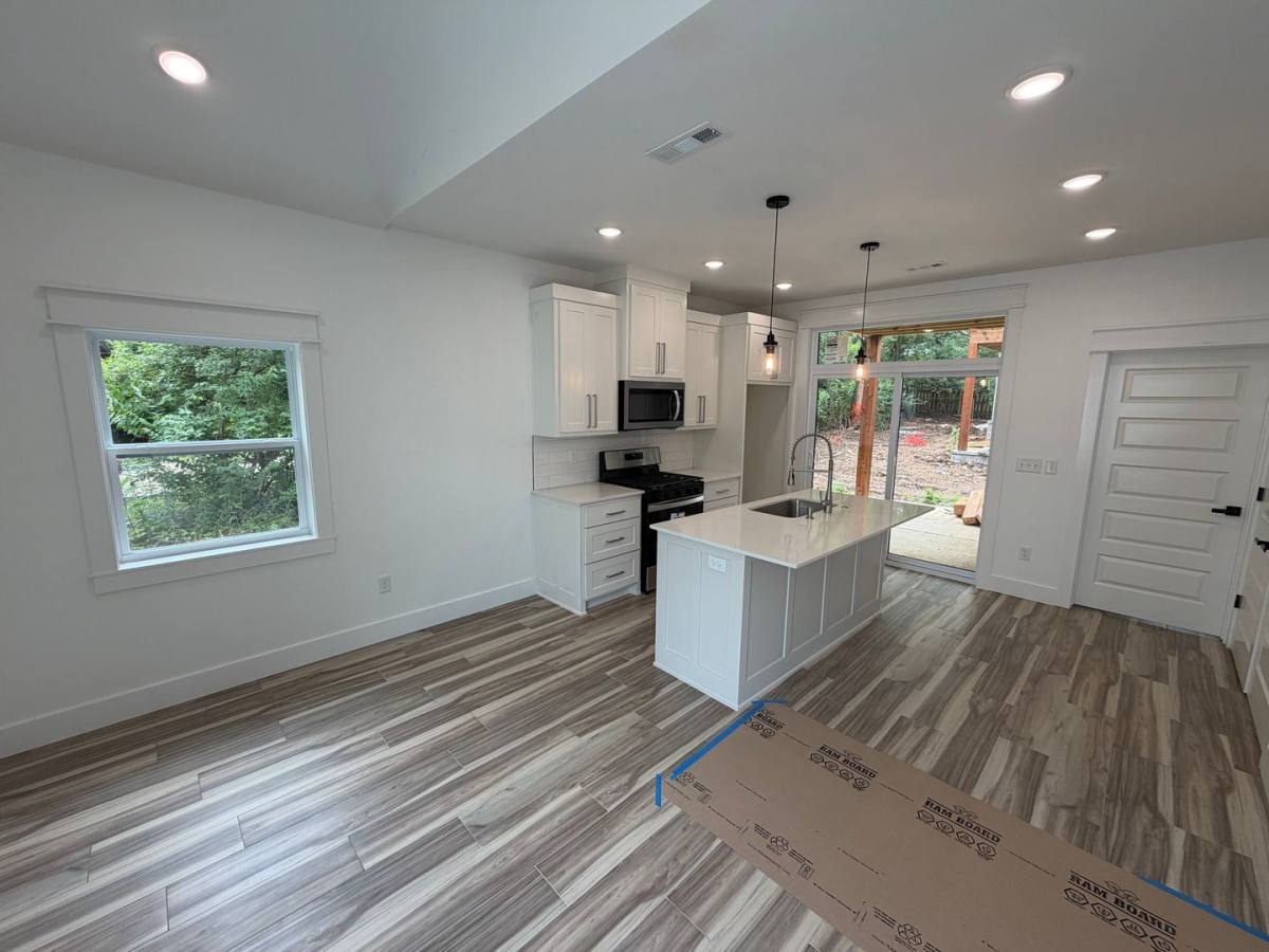 House for rent at 916 N Sang Ave, Fayetteville, AR 72701