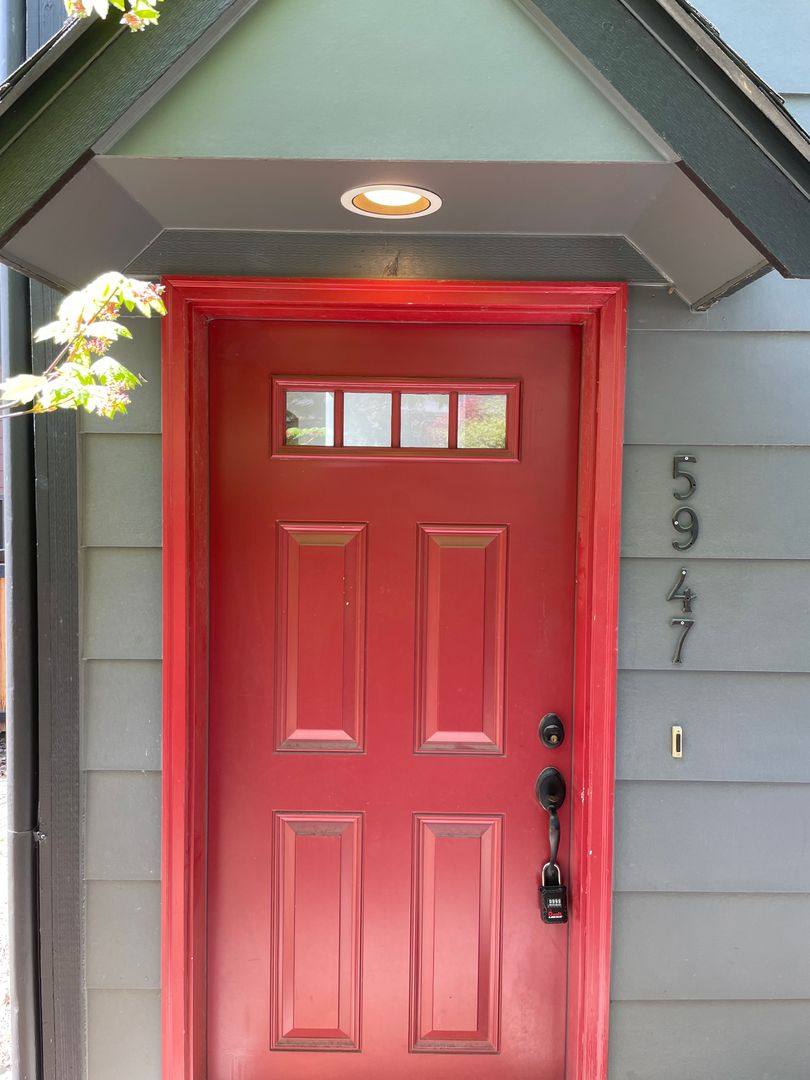 Townhouse for rent at 5947 Delridge Way SW, Seattle, WA 98106